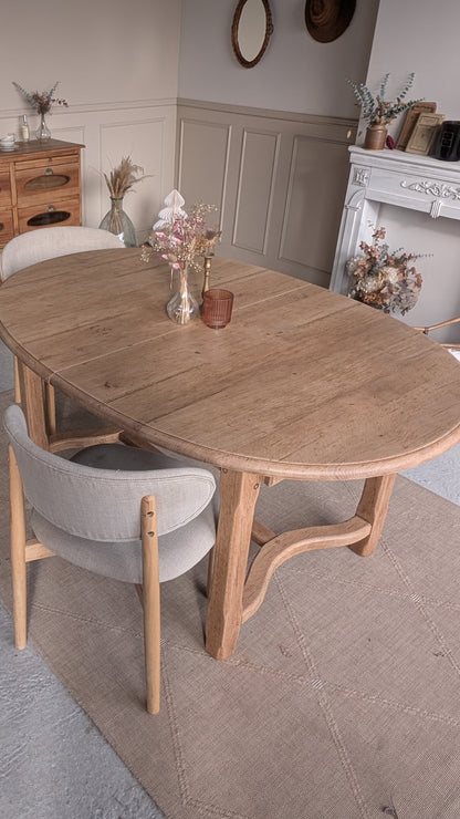 Table ovale en chêne avec rallonges