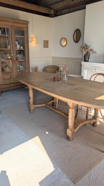 Table ovale en chêne avec rallonges
