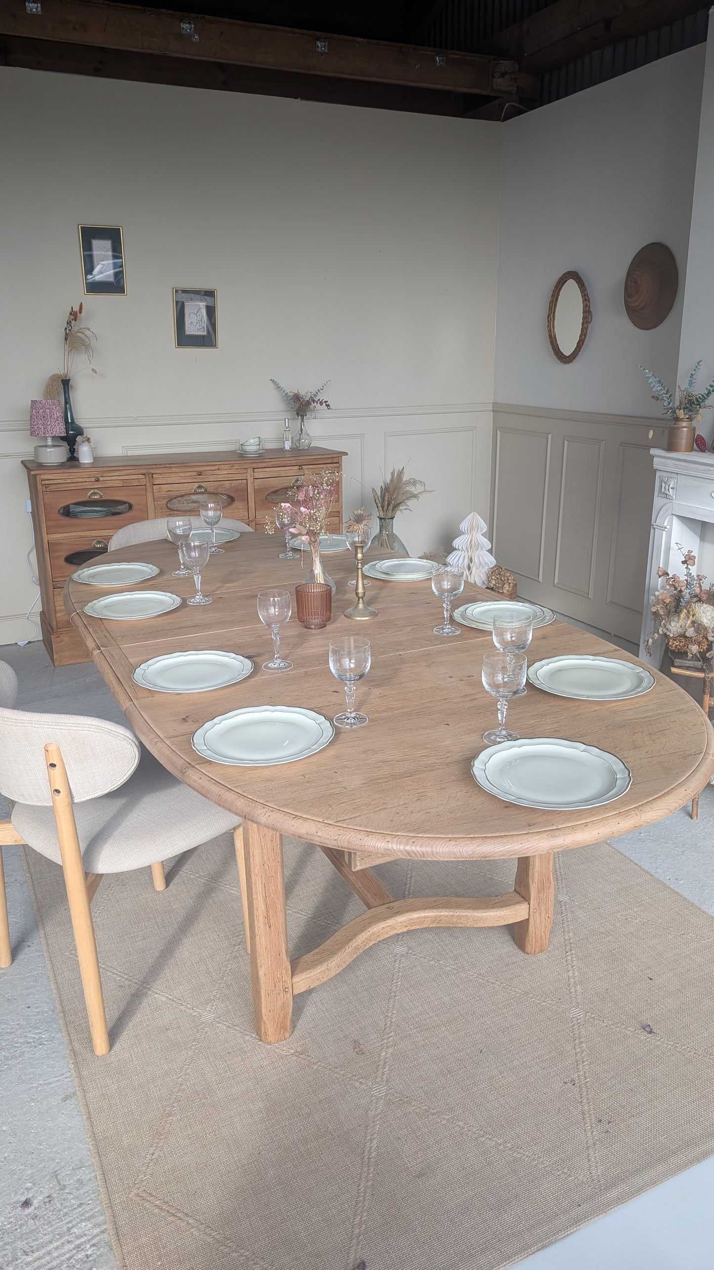 Table ovale en chêne avec rallonges