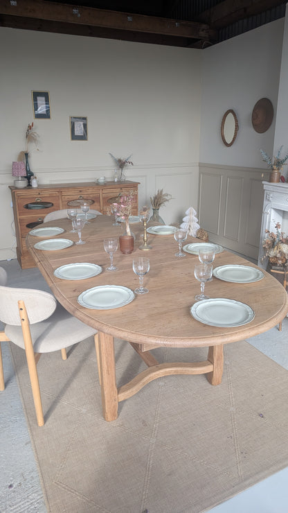 Table ovale en chêne avec rallonges