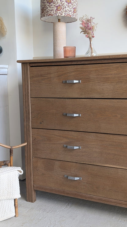 Commode en châtaignier