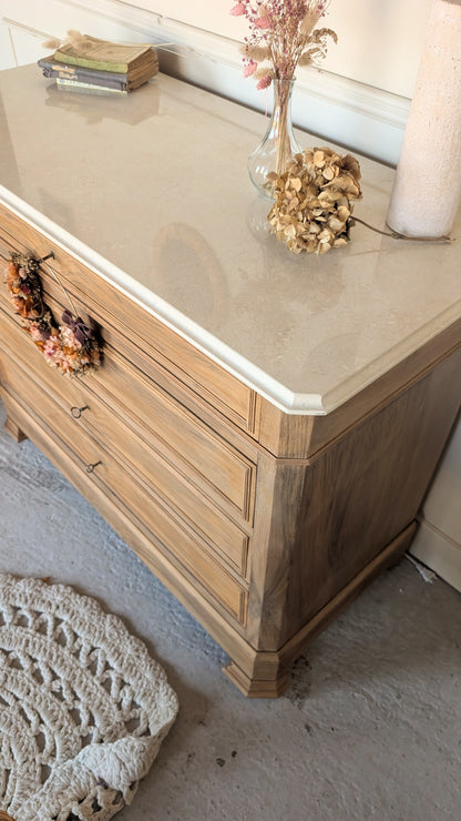 Commode ancienne en noyer