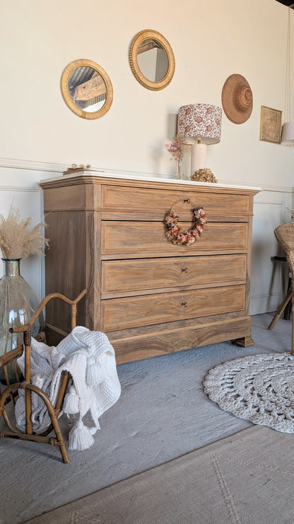 Commode ancienne en noyer
