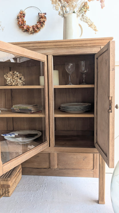 Meuble vitrine  en chêne