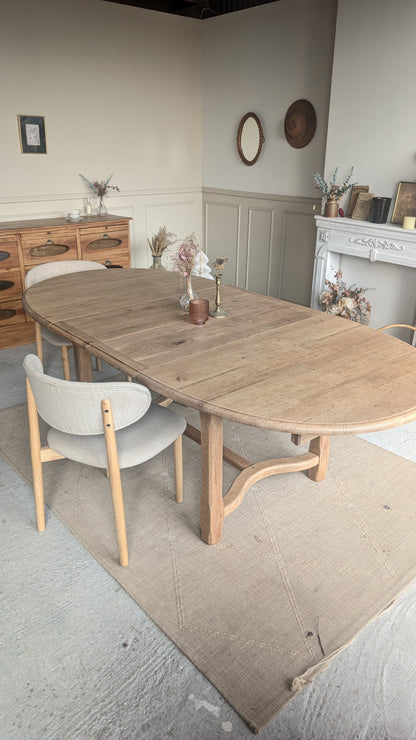 Table ovale en chêne avec rallonges