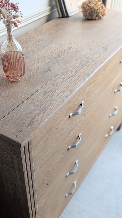 Commode en châtaignier