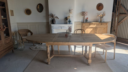 Table ovale en chêne avec rallonges