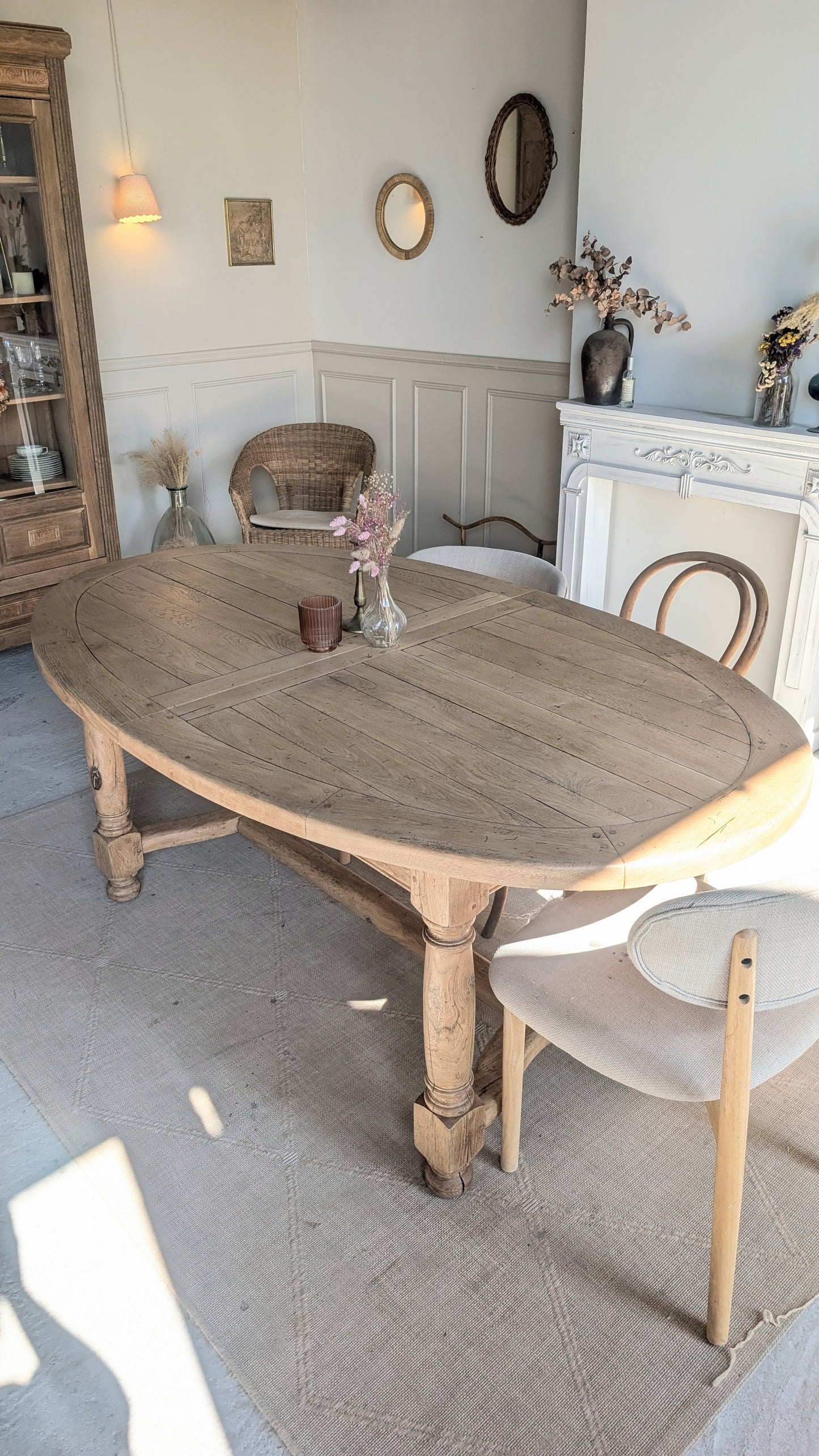 Table ovale en chêne avec rallonges