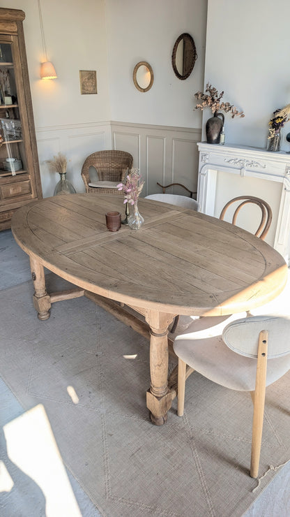 Table ovale en chêne avec rallonges