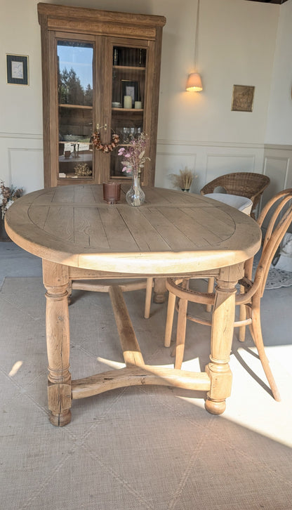 Table ovale en chêne avec rallonges