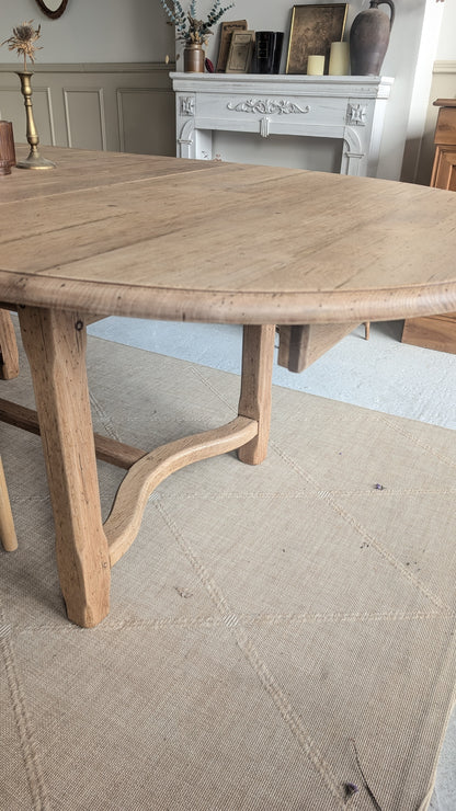 Table ovale en chêne avec rallonges