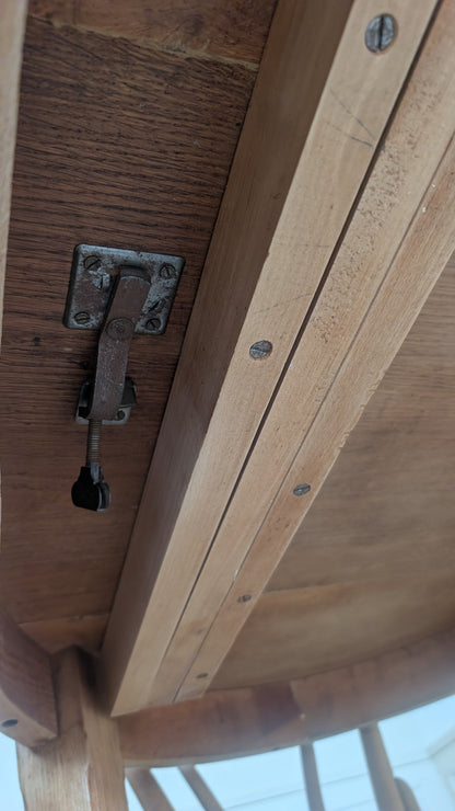 Petite table ovale en chêne + 1 rallonge