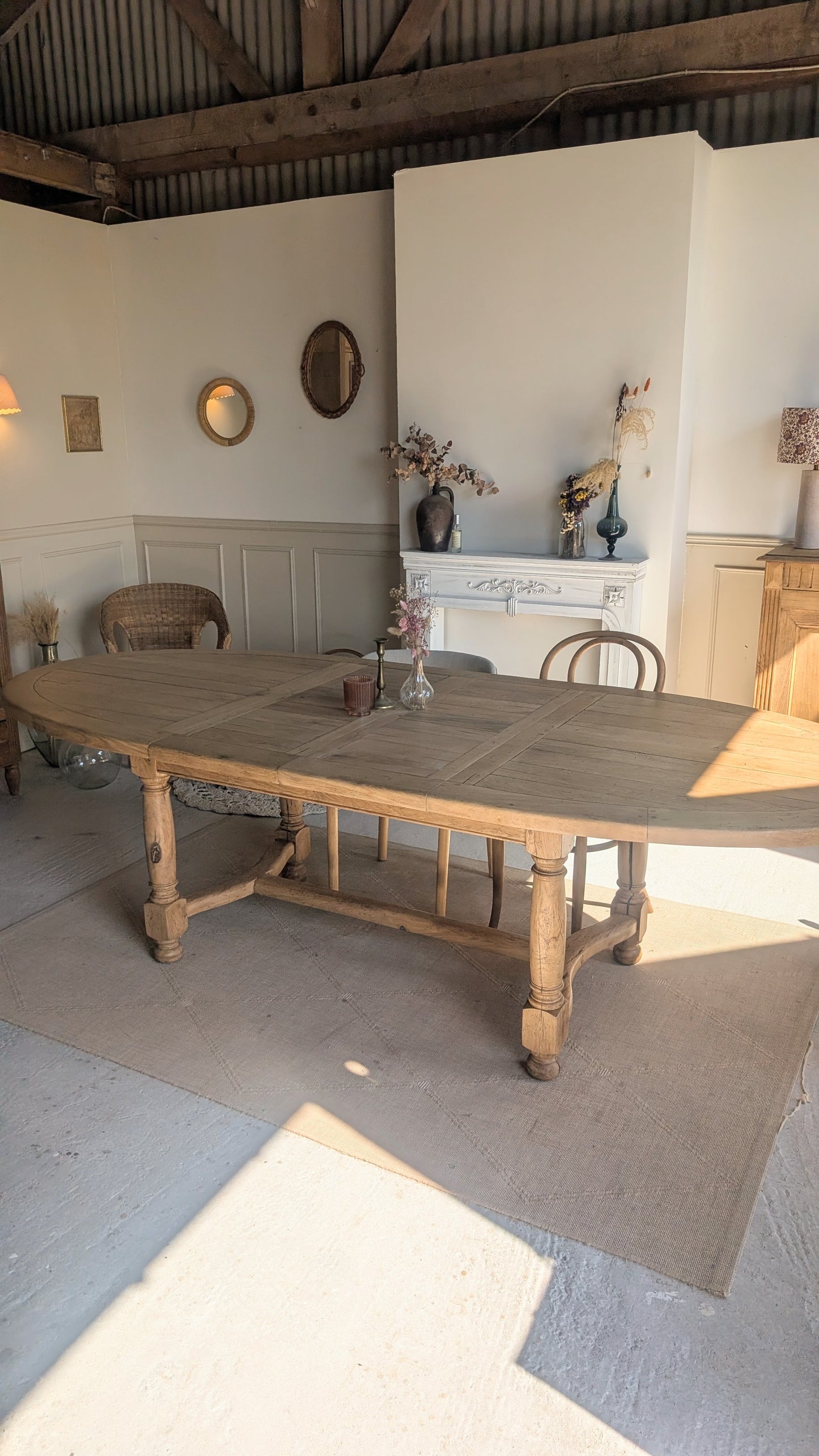 Table ovale en chêne avec rallonges