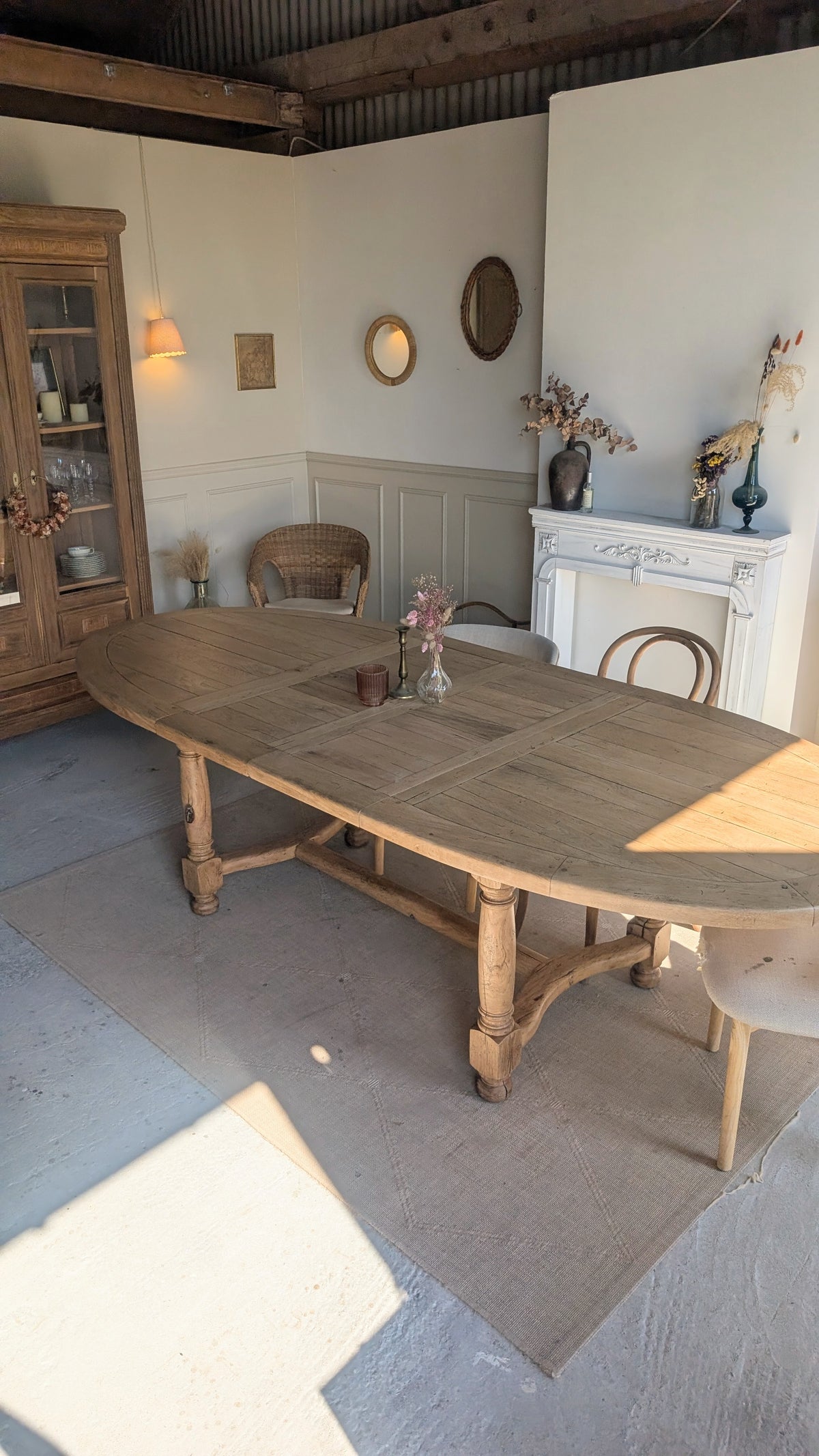 Table ovale en chêne avec rallonges