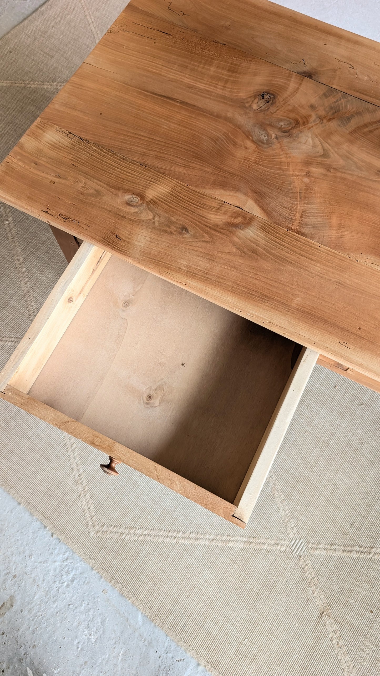 Table basse en merisier