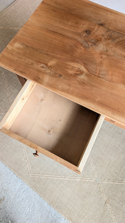 Table basse en merisier