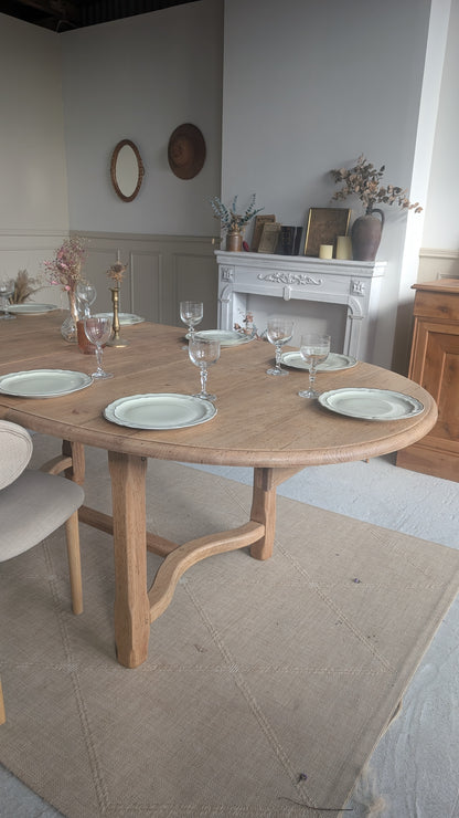Table ovale en chêne avec rallonges