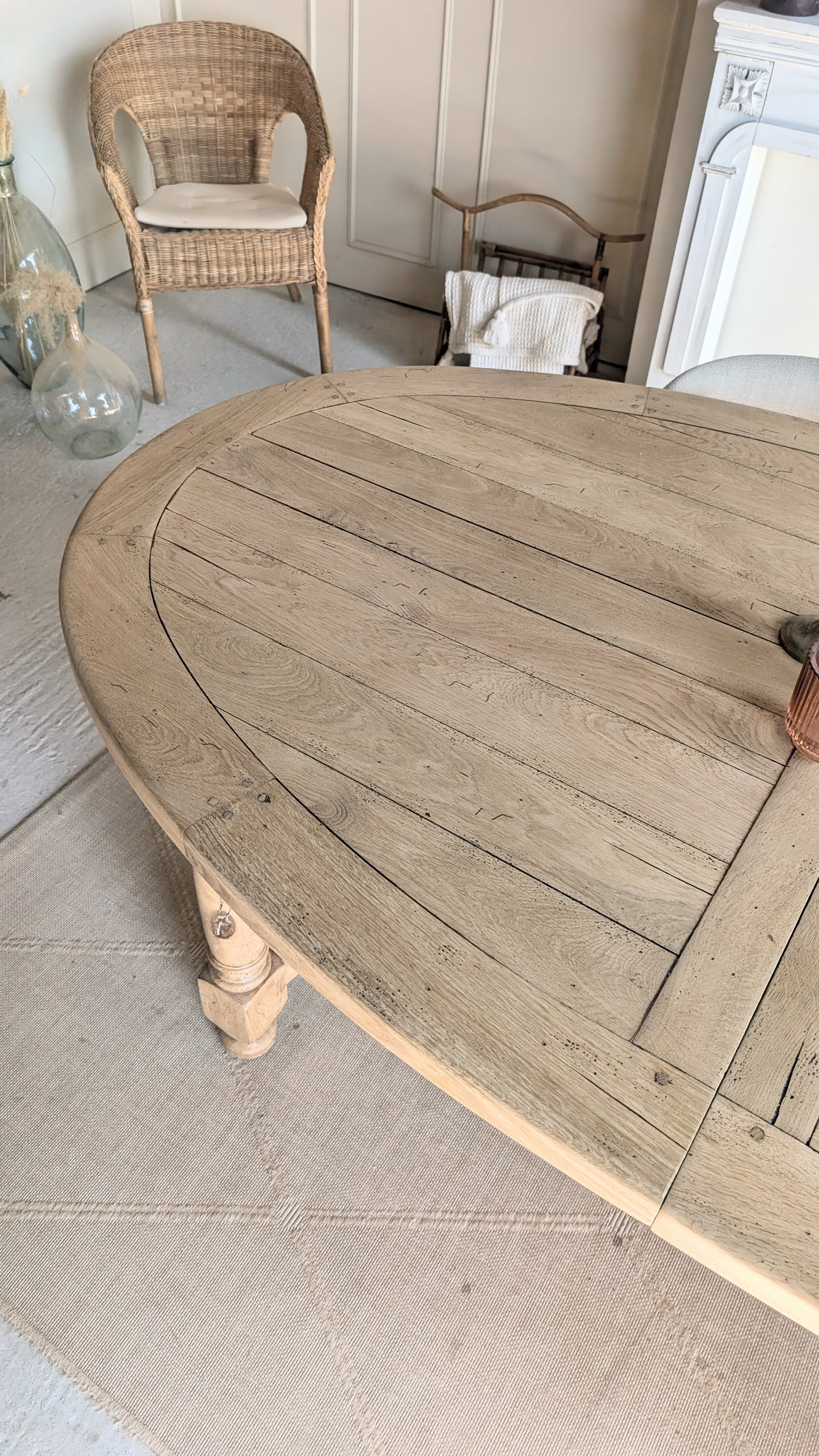 Table ovale en chêne avec rallonges