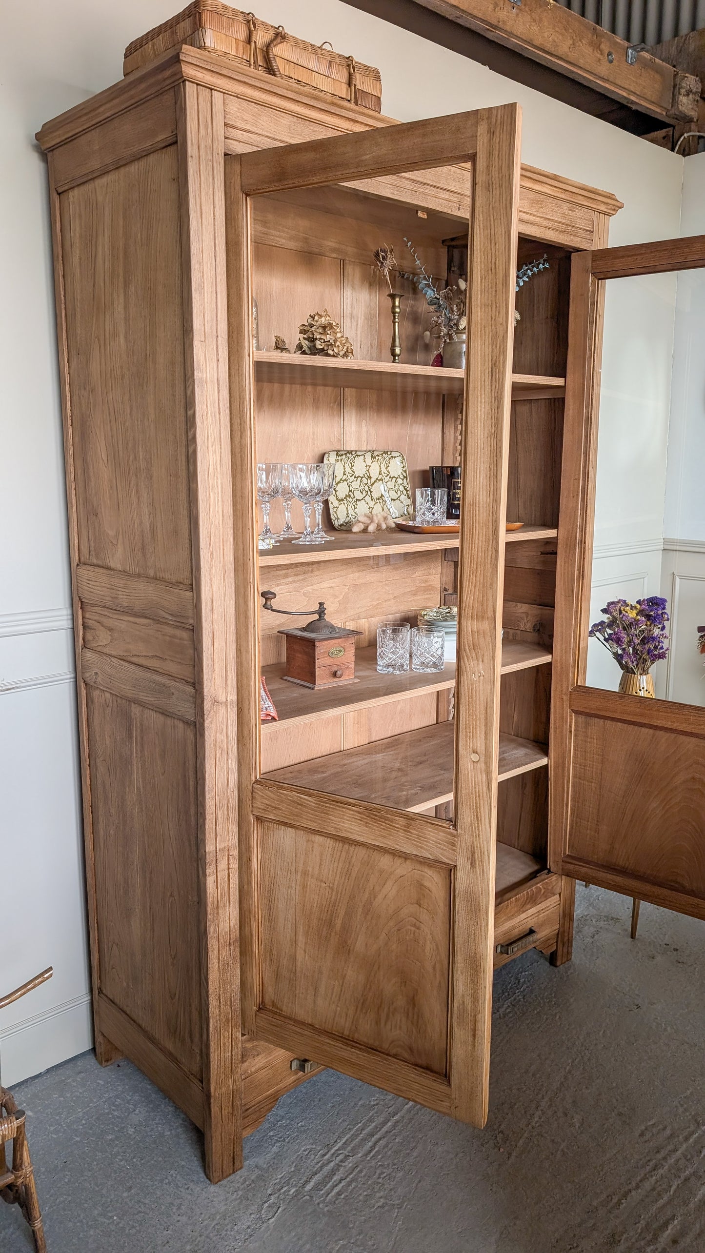 Armoire vitrée ancienne